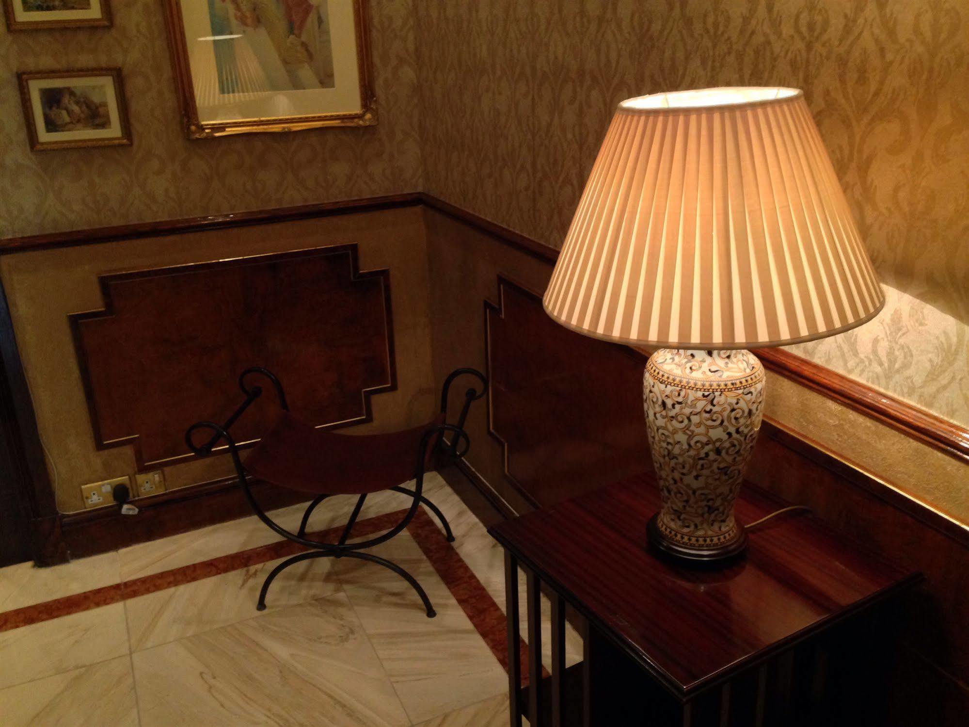 Berjaya Eden Park London Hotel Экстерьер фото